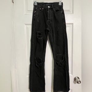 Multiple buttons. Good quality. Mom jean style